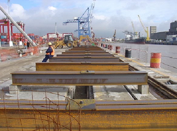 Montaje metalico en entorno portuario