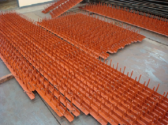 Piezas metalicas naranjas